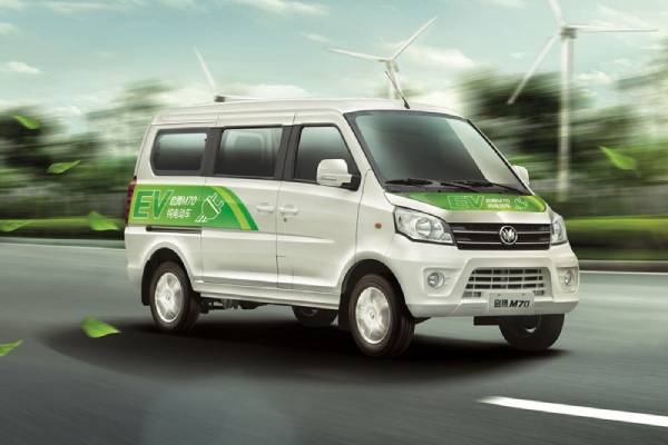 Cad iad na réamhchúraimí chun Electric Minivanï¼ a mhuirearú