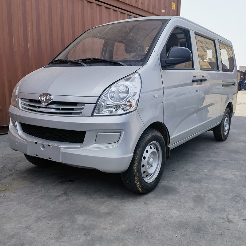 8 suíochán minivan
